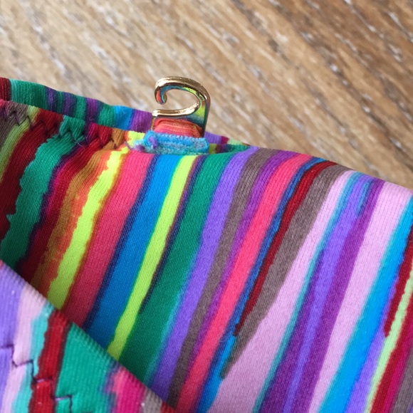 Victoria’s Secret Stripe Twist Bikini Top - Picture 5 of 6